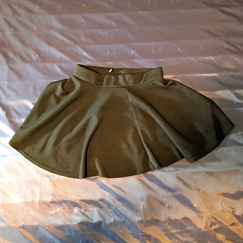 Urban Coco Women’s L Black Pleated Skater Mini Skirt Solid Polyester Spandex